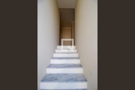 Casa de condomínio para alugar com 180m², 3 quartos e 4 vagas Casa de condomínio para alugar com 180m², 3 quartos e 4 vagasEscada