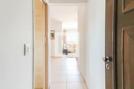 Corredor de apartamento para alugar com 3 quartos, 70m² em Butantã, São Paulo