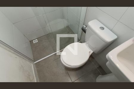 Banheiro de kitnet/studio para alugar com 1 quarto, 28m² em Vila Hortência, Sorocaba