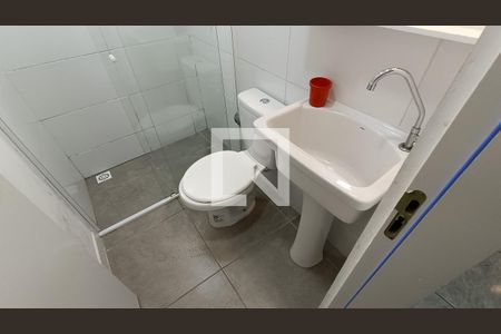 Banheiro de kitnet/studio para alugar com 1 quarto, 28m² em Vila Hortência, Sorocaba