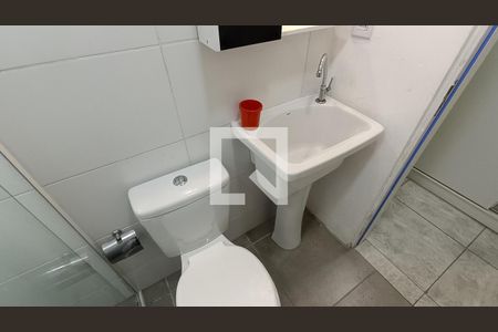 Banheiro de kitnet/studio para alugar com 1 quarto, 28m² em Vila Hortência, Sorocaba