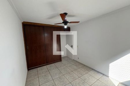 Dormitório 01 de apartamento para alugar com 2 quartos, 66m² em Presidente Medici, Ribeirão Preto