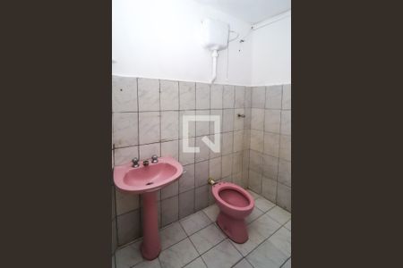 Banheiro de casa para alugar com 1 quarto, 27m² em Vila Moraes, São Paulo