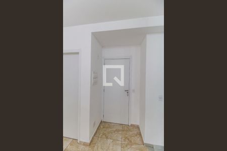 Entrada de apartamento para alugar com 1 quarto, 42m² em Jardim Tupanci, Barueri