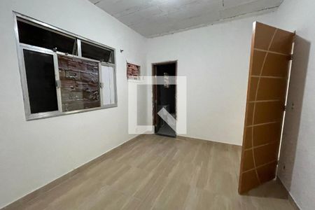 Quarto de casa para alugar com 1 quarto, 100m² em Vila Urussaí, Duque de Caxias