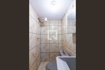 Banheiro de kitnet/studio para alugar com 1 quarto, 20m² em Quitaúna, Osasco