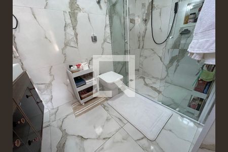 Apartamento à venda com 135m², 3 quartos e 2 vagas Apartamento à venda com 135m², 3 quartos e 2 vagasBanheiro da Suíte 1