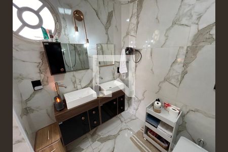 Apartamento à venda com 135m², 3 quartos e 2 vagas Apartamento à venda com 135m², 3 quartos e 2 vagasBanheiro da Suíte 1