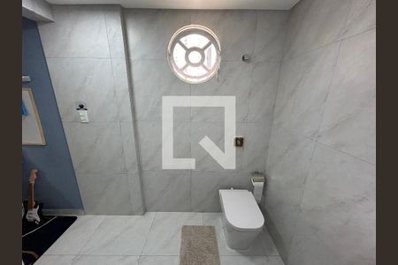 Apartamento à venda com 135m², 3 quartos e 2 vagas Apartamento à venda com 135m², 3 quartos e 2 vagasBanheiro da Suíte 2