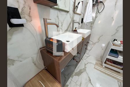 Apartamento à venda com 135m², 3 quartos e 2 vagas Apartamento à venda com 135m², 3 quartos e 2 vagasBanheiro da Suíte 1