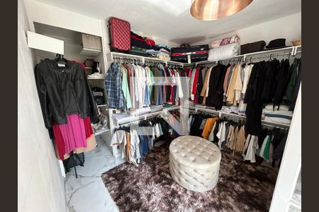 Apartamento à venda com 135m², 3 quartos e 2 vagas Apartamento à venda com 135m², 3 quartos e 2 vagasCloset da suíte 1