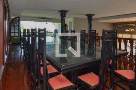 Casa à venda com 1600m², 11 quartos e 10 vagas Casa à venda com 1600m², 11 quartos e 10 vagassala de jantar