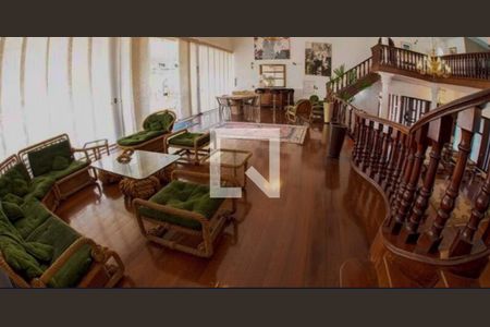 Casa à venda com 1600m², 11 quartos e 10 vagas Casa à venda com 1600m², 11 quartos e 10 vagasSala de estar