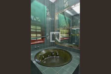 Casa à venda com 1600m², 11 quartos e 10 vagas Casa à venda com 1600m², 11 quartos e 10 vagasBanheiro da Suíte 1