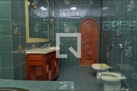 Casa à venda com 1600m², 11 quartos e 10 vagas Casa à venda com 1600m², 11 quartos e 10 vagasBanheiro da Suíte 1