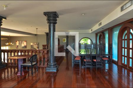 Casa à venda com 1600m², 11 quartos e 10 vagas Casa à venda com 1600m², 11 quartos e 10 vagassala de jantar