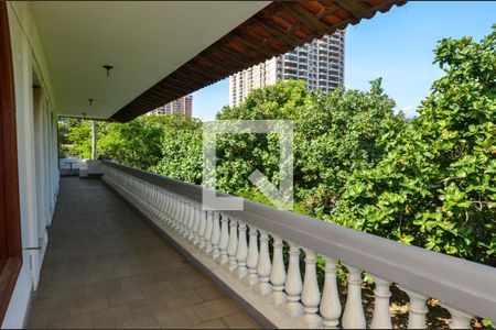 Casa à venda com 1600m², 11 quartos e 10 vagas Casa à venda com 1600m², 11 quartos e 10 vagasVaranda 1 sala de jantar