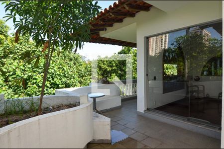 Casa à venda com 1600m², 11 quartos e 10 vagas Casa à venda com 1600m², 11 quartos e 10 vagasVaranda 1 sala de jantar