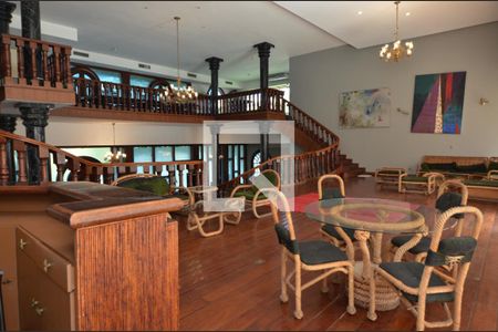 Casa à venda com 1600m², 11 quartos e 10 vagas Casa à venda com 1600m², 11 quartos e 10 vagasSala de estar