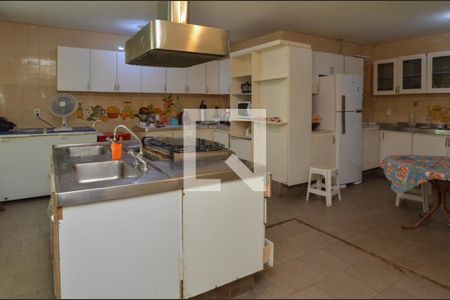 Casa à venda com 1600m², 11 quartos e 10 vagas Casa à venda com 1600m², 11 quartos e 10 vagasCozinha 2