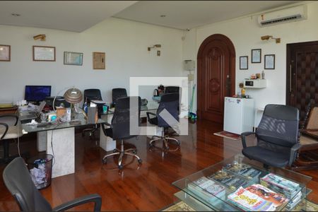 Casa à venda com 1600m², 11 quartos e 10 vagas Casa à venda com 1600m², 11 quartos e 10 vagasEscritório