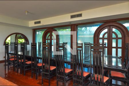 Casa à venda com 1600m², 11 quartos e 10 vagas Casa à venda com 1600m², 11 quartos e 10 vagassala de jantar