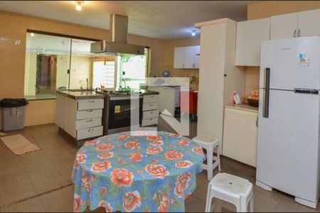 Casa à venda com 1600m², 11 quartos e 10 vagas Casa à venda com 1600m², 11 quartos e 10 vagasCozinha 2