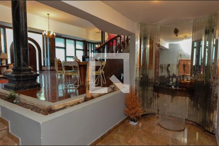 Casa à venda com 1600m², 11 quartos e 10 vagas Casa à venda com 1600m², 11 quartos e 10 vagasSala