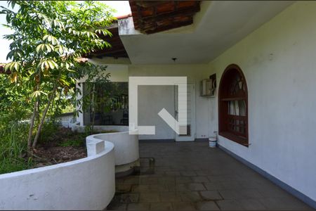 Casa à venda com 1600m², 11 quartos e 10 vagas Casa à venda com 1600m², 11 quartos e 10 vagasVaranda 1 sala de jantar