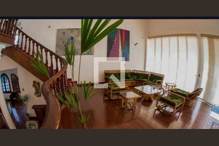 Casa à venda com 1600m², 11 quartos e 10 vagas Casa à venda com 1600m², 11 quartos e 10 vagasSala de estar