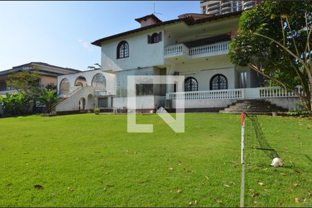 Casa à venda com 1600m², 11 quartos e 10 vagas Casa à venda com 1600m², 11 quartos e 10 vagasÁrea externa