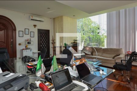 Casa à venda com 1600m², 11 quartos e 10 vagas Casa à venda com 1600m², 11 quartos e 10 vagasEscritório