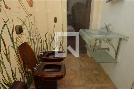 Casa à venda com 1600m², 11 quartos e 10 vagas Casa à venda com 1600m², 11 quartos e 10 vagasBanheiro da Suíte 4