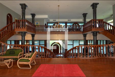 Casa à venda com 1600m², 11 quartos e 10 vagas Casa à venda com 1600m², 11 quartos e 10 vagasSala de estar