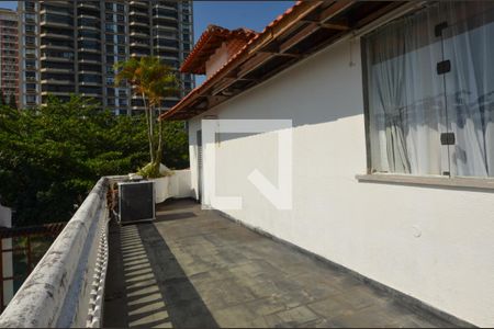 Casa à venda com 1600m², 11 quartos e 10 vagas Casa à venda com 1600m², 11 quartos e 10 vagasVaranda da suite 6