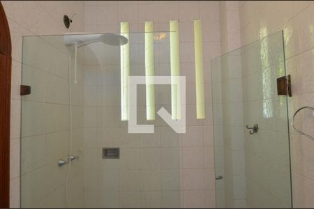 Casa à venda com 1600m², 11 quartos e 10 vagas Casa à venda com 1600m², 11 quartos e 10 vagasBanheiro da Suíte 2