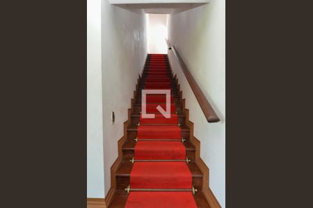 Casa à venda com 1600m², 11 quartos e 10 vagas Casa à venda com 1600m², 11 quartos e 10 vagasescada