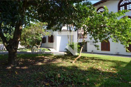 Casa à venda com 1600m², 11 quartos e 10 vagas Casa à venda com 1600m², 11 quartos e 10 vagasÁrea externa