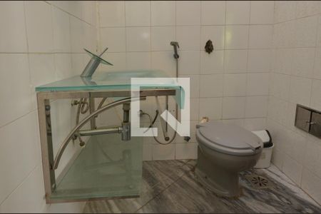 Casa à venda com 1600m², 11 quartos e 10 vagas Casa à venda com 1600m², 11 quartos e 10 vagasBanheiro da Suíte 2