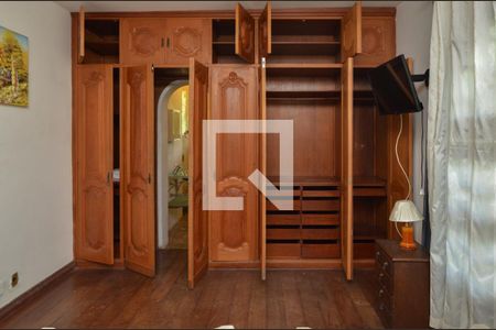 Casa à venda com 1600m², 11 quartos e 10 vagas Casa à venda com 1600m², 11 quartos e 10 vagasSuíte 4