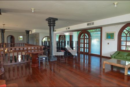 Casa à venda com 1600m², 11 quartos e 10 vagas Casa à venda com 1600m², 11 quartos e 10 vagassala de jantar