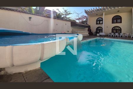 Casa à venda com 1600m², 11 quartos e 10 vagas Casa à venda com 1600m², 11 quartos e 10 vagasÁrea externa