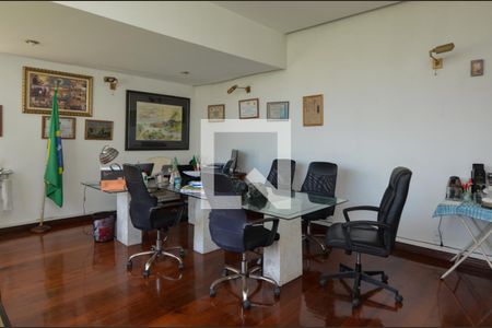 Casa à venda com 1600m², 11 quartos e 10 vagas Casa à venda com 1600m², 11 quartos e 10 vagasEscritório