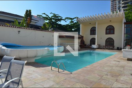 Casa à venda com 1600m², 11 quartos e 10 vagas Casa à venda com 1600m², 11 quartos e 10 vagasÁrea externa