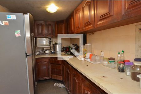 Casa à venda com 1600m², 11 quartos e 10 vagas Casa à venda com 1600m², 11 quartos e 10 vagasCozinha 3