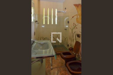 Casa à venda com 1600m², 11 quartos e 10 vagas Casa à venda com 1600m², 11 quartos e 10 vagasBanheiro da Suíte 4