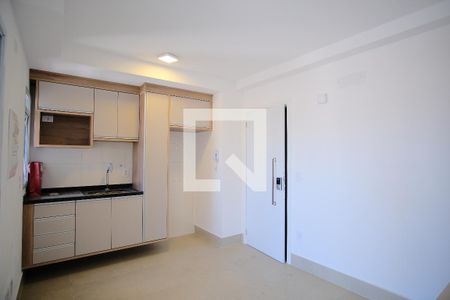 Sala e Cozinha de apartamento para alugar com 1 quarto, 39m² em Vila Azevedo, São Paulo