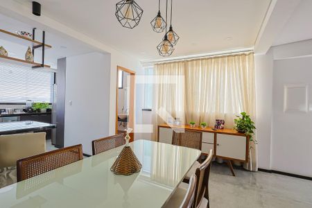 Sala  de casa à venda com 3 quartos, 120m² em Ouro Preto, Belo Horizonte