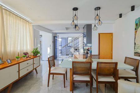 Sala  de casa à venda com 3 quartos, 120m² em Ouro Preto, Belo Horizonte