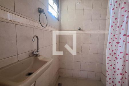 Banheiro de casa para alugar com 2 quartos, 42m² em Figueira, Duque de Caxias